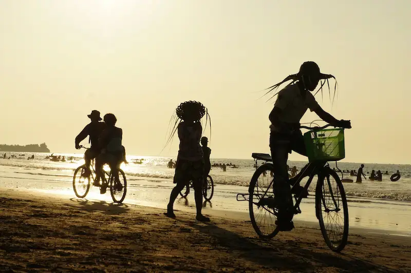 famille en vélo plage Vendée